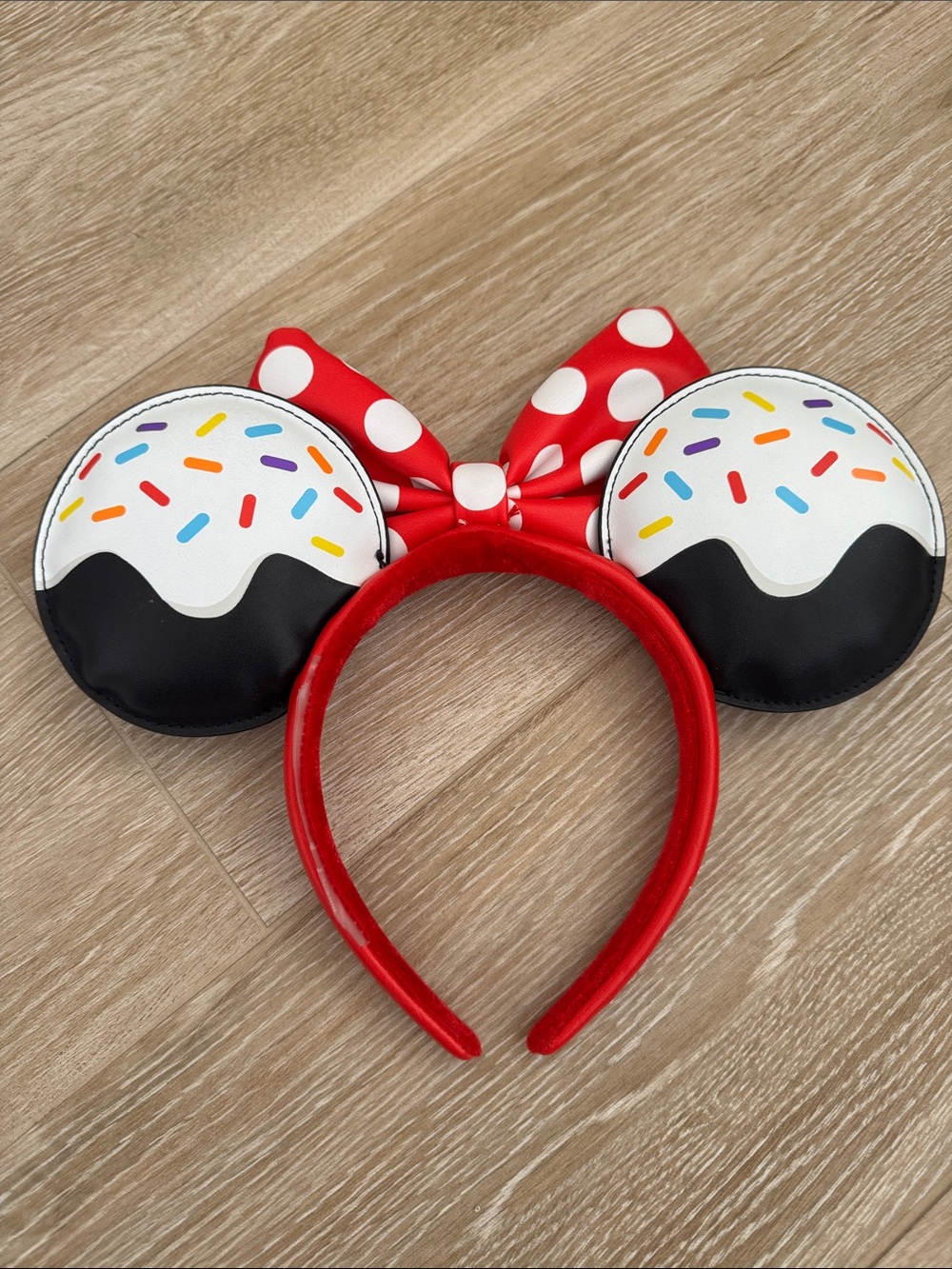 Loungefly x Disney Minnie Sprinkle Cupcake Ears - Picture 6 of 11